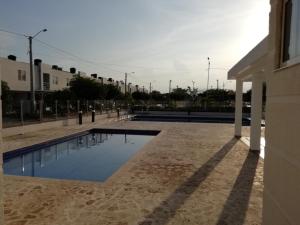 a swimming pool in the middle of a building at XXXXXX Apartamento amoblado #FESTIVALVALLENATO, MInimo 4 noches in Valledupar