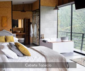 Łóżko lub łóżka w pokoju w obiekcie Magma "Eco Hotel Cabañas"