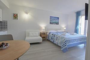 Postel nebo postele na pokoji v ubytování Zeus Atabyrios 2 - Monolocale + 35 fotografií