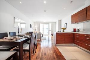 a kitchen and dining room with a table and chairs at 2 BR 2BTH apt near Battersea Power Station in London