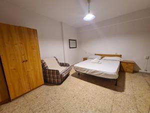 Łóżko lub łóżka w pokoju w obiekcie Apartamento El Cid IF Benidorm