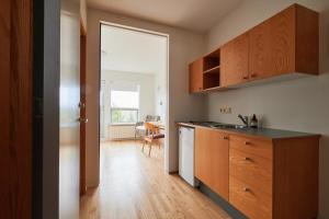 Eldhús eða eldhúskrókur á Solheimar Eco-Village Guesthouse +37 myndir