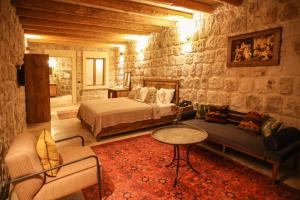 Postel nebo postele na pokoji v ubytování Cappadocia Vita Cave Hotel