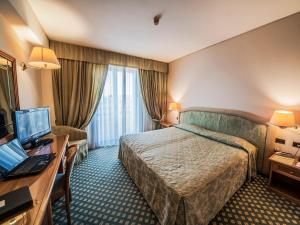 Postel nebo postele na pokoji v ubytování Hotel Valdarno