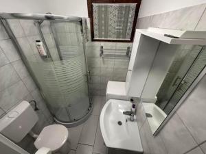 Koupelna v ubytování Apartments Stokic