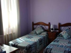 Postel nebo postele na pokoji v ubytování HOSTAL LA SAVINA