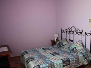 Postel nebo postele na pokoji v ubytování HOSTAL LA SAVINA