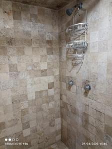 a bathroom with a shower with a shower basket at El Breve Espacio in Puebla