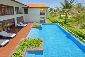 Bazén v ubytování Danang Pool Villas Resort & Spa My Khe Beach nebo v jeho okolí + 37 fotografií