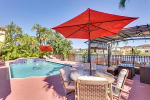 Kolam renang di atau dekat dengan Spacious Miami Retreat with Grill, Pool and Dock!