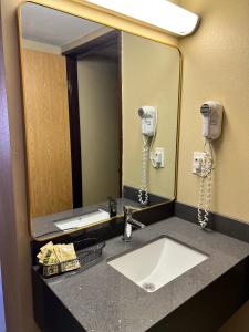 a bathroom with a sink and a mirror at Highland Inn Las Vegas in Las Vegas