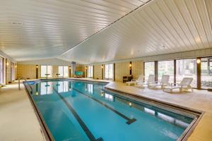 Bazén v ubytování Sprawling Jefferson City Villa Indoor Pool, Creek nebo v jeho okolí