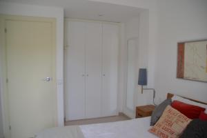 Posteľ alebo postele v izbe v ubytovaní Cosy apartamento en Sagaró, Costa Brava