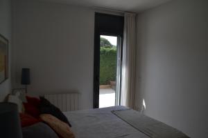 Posteľ alebo postele v izbe v ubytovaní Cosy apartamento en Sagaró, Costa Brava