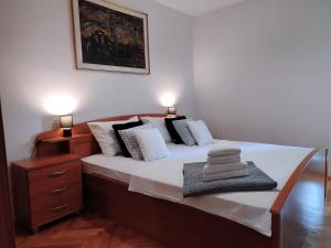 Postel nebo postele na pokoji v ubytování Deluxe Apartman Pervan