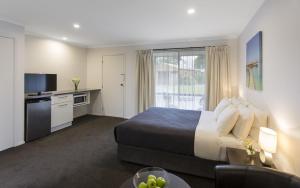 Nhà bếp/bếp nhỏ tại Best Western Colonial Village Motel