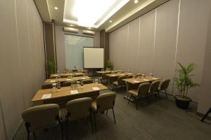 The business area and/or conference room at Pranaya Boutique Hotel