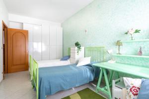 Un pat sau paturi într-o cameră la Dolce Vita Silvi Vacanza