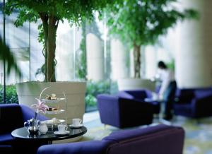 A seating area at Harbour Plaza Metropolis