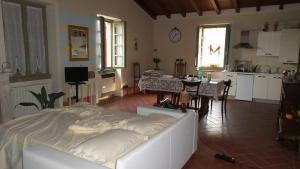 Kuchyň nebo kuchyňský kout v ubytování Cascina CORTEPRIMAVERA, B&B del Baliot