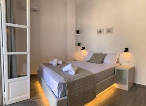 Postel nebo postele na pokoji v ubytování Juli’s Suites