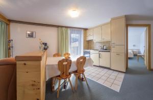 Kuchyň nebo kuchyňský kout v ubytování Apartments Bergrose