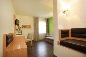 Posezení v ubytování Landidyll Hotel Zum Alten Schloss + 25 fotografií