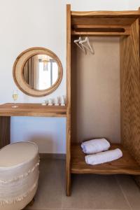 Ванна кімната в Aeron Villas and Suites Naxos