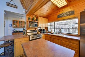 Φωτογραφία από το άλμπουμ του A-Frame Munds Park Retreat 35 Miles to Snowbowl σε Munds Park