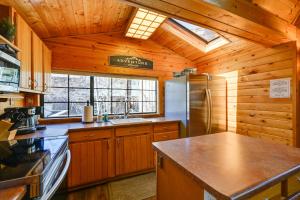 Φωτογραφία από το άλμπουμ του A-Frame Munds Park Retreat 35 Miles to Snowbowl σε Munds Park +30 φωτογραφίες