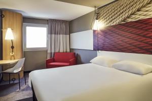 Postel nebo postele na pokoji v ubytování ibis Toulon La Valette