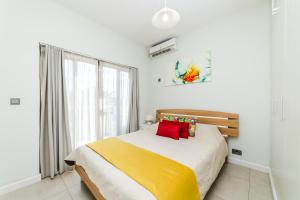 Postel nebo postele na pokoji v ubytování Beachcove Apartment 9 in Pereybere