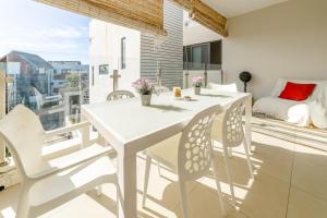 Balcó o terrassa a Beachcove Apartment 9 in Pereybere