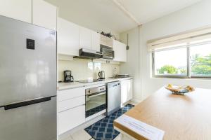 Cuina o zona de cuina de Beachcove Apartment 9 in Pereybere