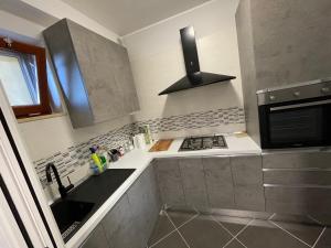 Kuchyň nebo kuchyňský kout v ubytování Residenza Punta Acquabella