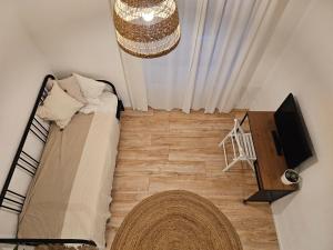 a room with a bed and a television and a rug at surf.Lend in Graz