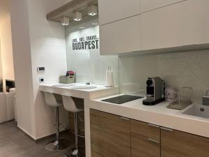 Kuchyňa alebo kuchynka v ubytovaní Imagine Budapest Premium Apartment + 6 fotografií