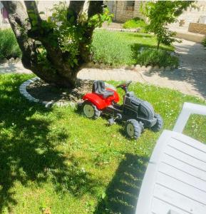 Vonkajšia záhrada v ubytovaní Logement,Environnement Très Paisibles,10 Voyageurs