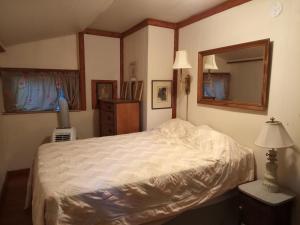 Ένα ή περισσότερα κρεβάτια σε δωμάτιο στο Bigfoot RV & Cabins Park