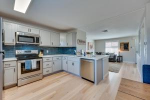 Kjøkken eller kjøkkenkrok på Vacation Rental Home 7 Mi to Downtown Denver
