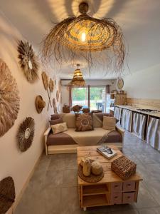 Fotografia z galérie ubytovania Les P'tits Apparts d'Angie - Logement Bohème v destinácii Porto-Vecchio