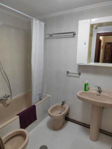 a bathroom with a toilet and a sink at Piso en Ajo con piscina comunitaria in Ajo