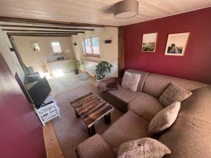 a living room with a couch and a table at Ferienhaus "Am Backes" in Pützfeld