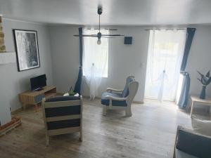 Μια τηλεόραση ή/και κέντρο ψυχαγωγίας στο Charmante maison en pierres
