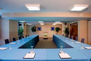 a conference room with a long table and chairs at Four Points by Sheraton Detroit Metro Airport in Romulus