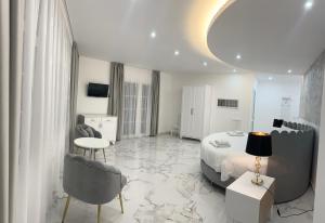 TV a/nebo společenská místnost v ubytování UJVARA HOTEL