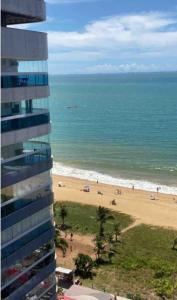 - Vistas a la playa y al edificio en Pé na areia Praia da Costa, en Vila Velha