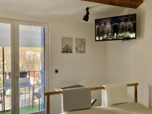a room with two white chairs and a window at Studio Le Roof - Une vue splendide - Petit déjeuner inclus 1ère nuit - AUX 4 LOGIS in Foix