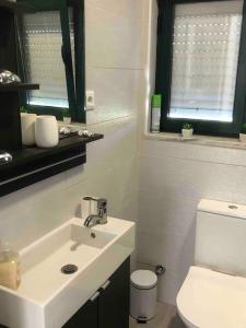 Koupelna v ubytování Gîte Manubelle + 19 fotografií
