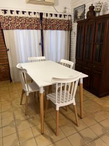 a white table and chairs in a room at Casa Bonita Barrio Sur in Santa Fe